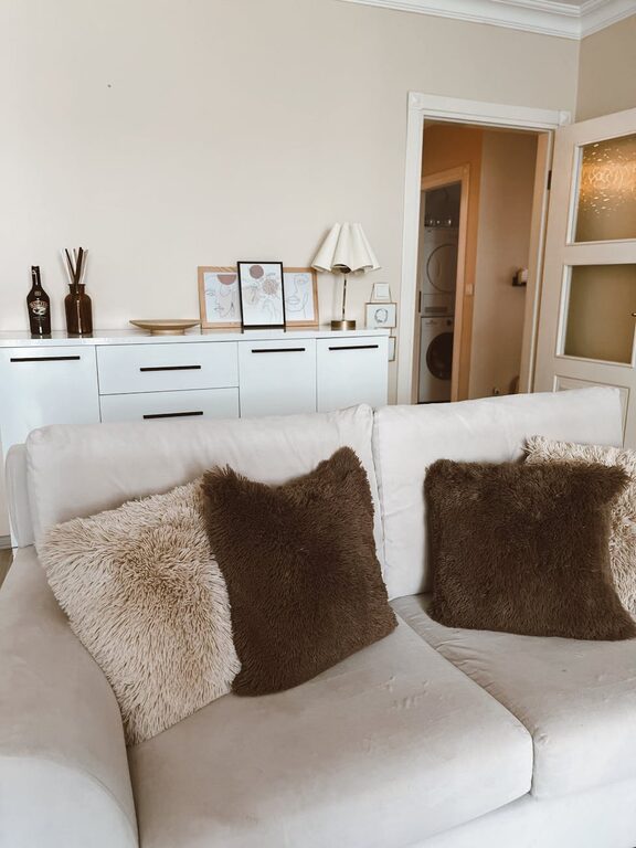 Tips for Creating a Cosy and Inviting Living Room on a Budget
